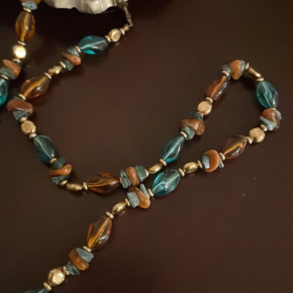 Beaded necklace - Picture 2 of 2